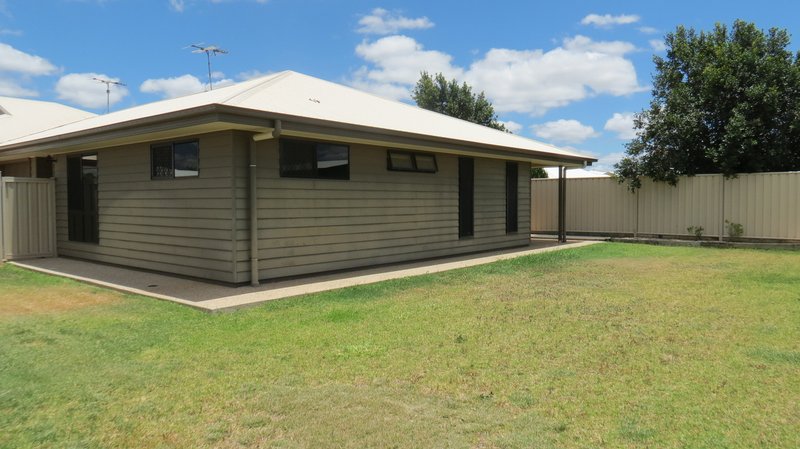 Photo - 3/4 Parkway Street, Emerald QLD 4720 - Image 8