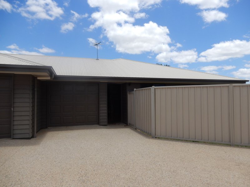 Photo - 3/4 Parkway Street, Emerald QLD 4720 - Image 1