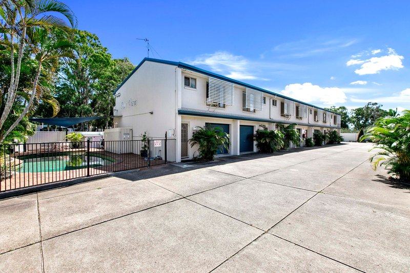 Photo - 3/4 Pilot Street, Urangan QLD 4655 - Image 2