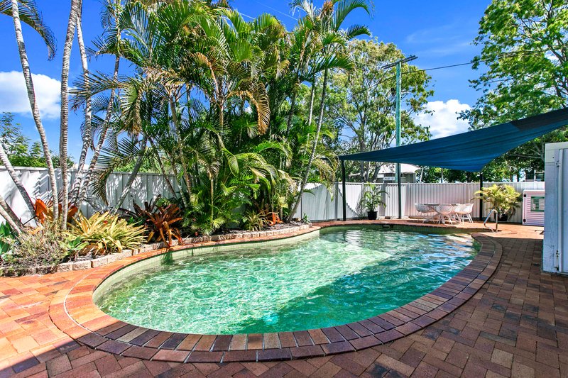 Photo - 3/4 Pilot Street, Urangan QLD 4655 - Image 3