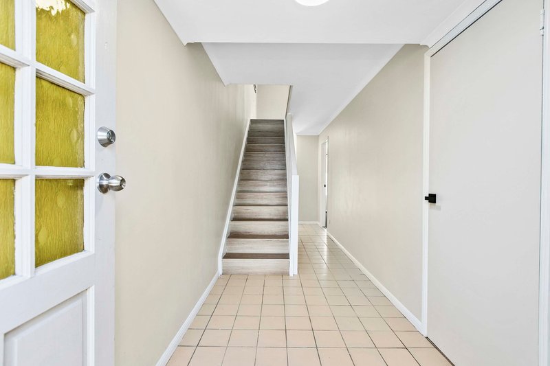 Photo - 3/4 Pilot Street, Urangan QLD 4655 - Image 5