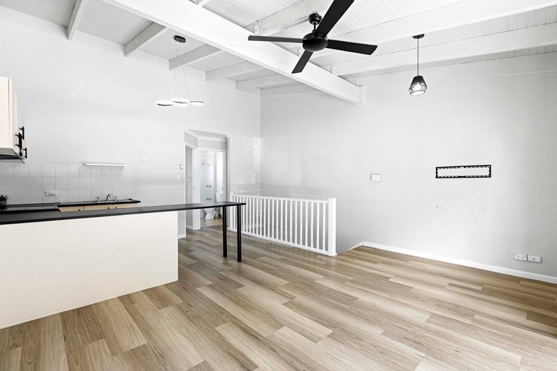 Photo - 3/4 Pilot Street, Urangan QLD 4655 - Image 7