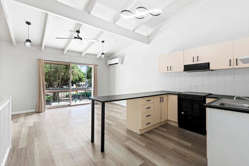 Photo - 3/4 Pilot Street, Urangan QLD 4655 - Image 8