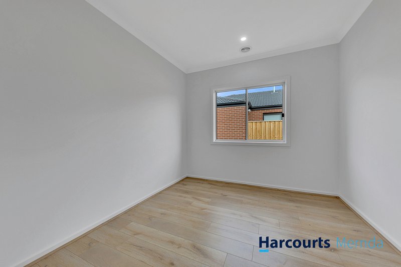 Photo - 34 Possum Drive, Beveridge VIC 3753 - Image 4