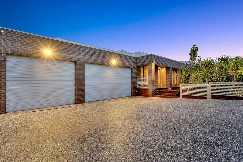 Photo - 34 Pymble Gardens, Roxburgh Park VIC 3064 - Image 5