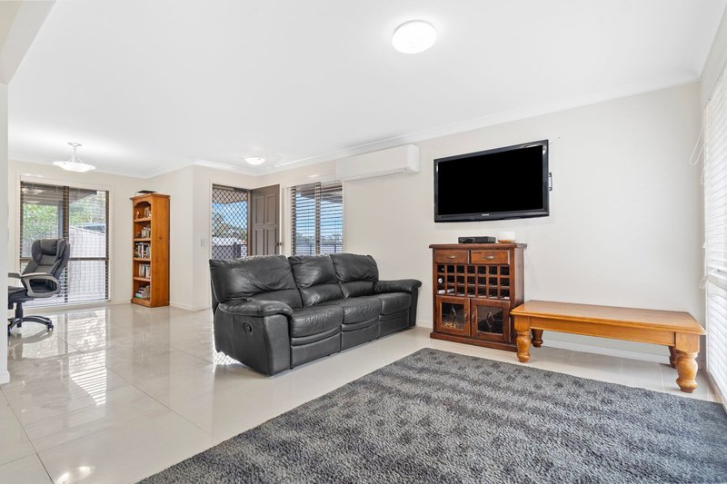 Photo - 34 Quinton Court, Mount Warren Park QLD 4207 - Image 5