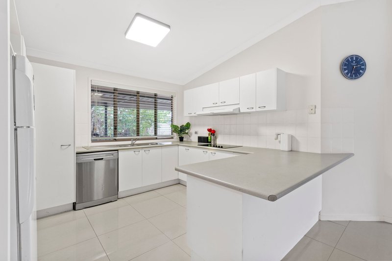 Photo - 34 Quinton Court, Mount Warren Park QLD 4207 - Image 7