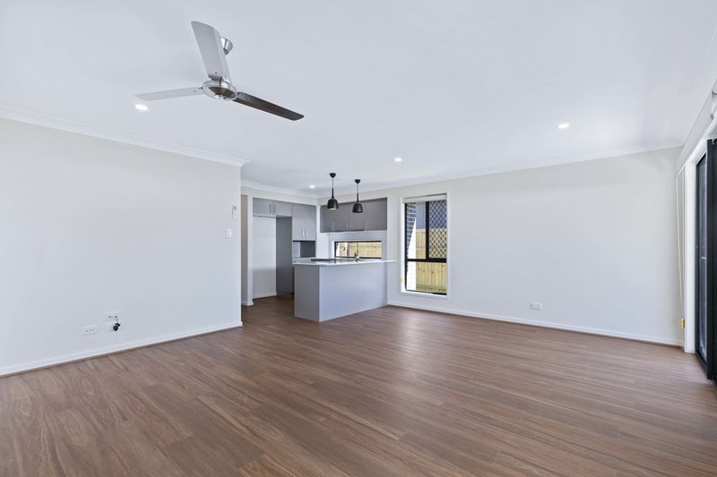 Photo - 34 Radiant Circuit, Morayfield QLD 4506 - Image 5