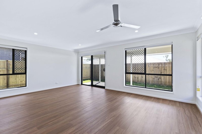 Photo - 34 Radiant Circuit, Morayfield QLD 4506 - Image 7