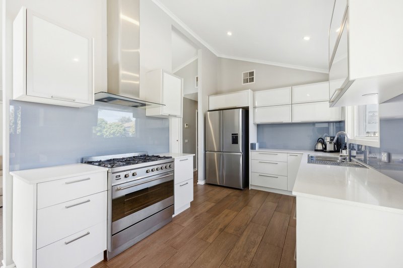 Photo - 34 Rapanea Street, Rivett ACT 2611 - Image 2