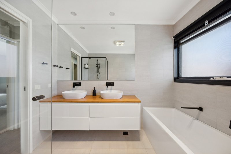 Photo - 34 Rapanea Street, Rivett ACT 2611 - Image 6