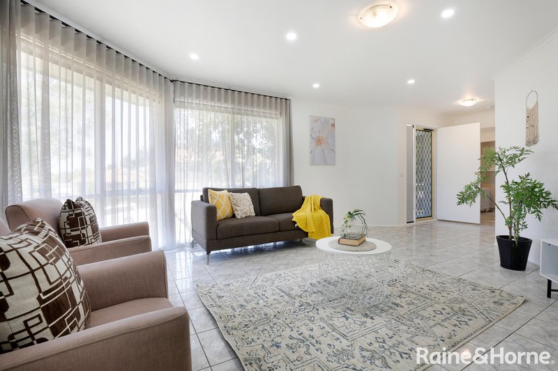 Photo - 34 Ravenhill Boulevard, Roxburgh Park VIC 3064 - Image 3