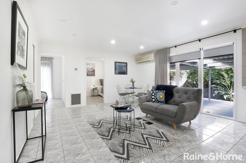 Photo - 34 Ravenhill Boulevard, Roxburgh Park VIC 3064 - Image 5