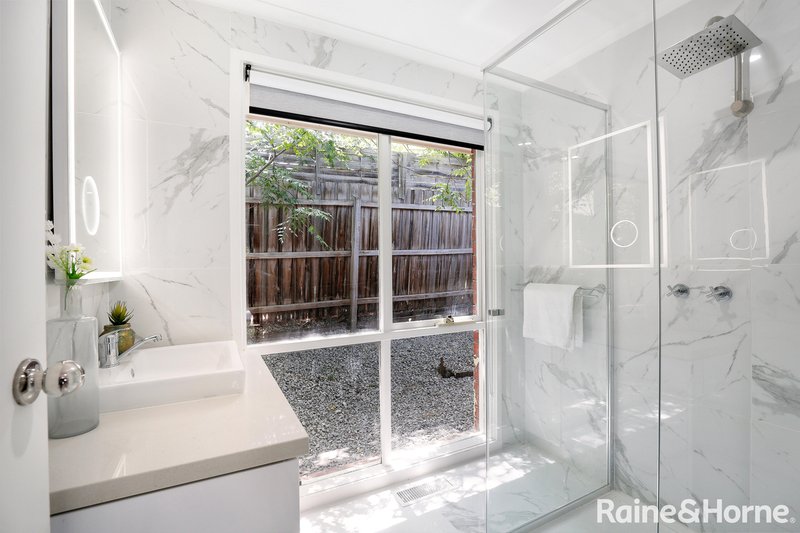 Photo - 34 Ravenhill Boulevard, Roxburgh Park VIC 3064 - Image 11