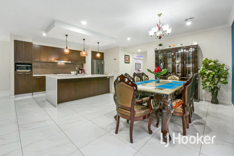 Photo - 34 Ritchie Drive, Clyde North VIC 3978 - Image 3