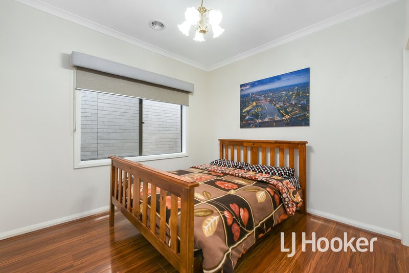 Photo - 34 Ritchie Drive, Clyde North VIC 3978 - Image 9