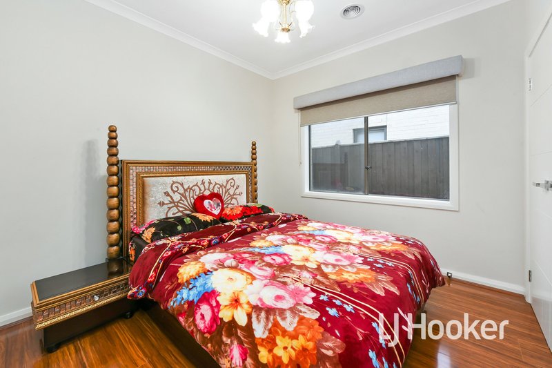 Photo - 34 Ritchie Drive, Clyde North VIC 3978 - Image 10