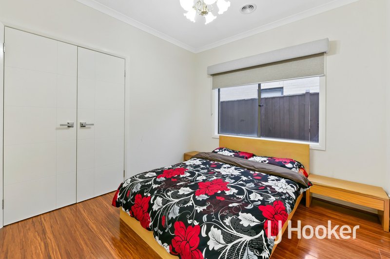 Photo - 34 Ritchie Drive, Clyde North VIC 3978 - Image 11