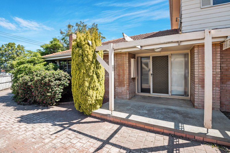 Photo - 34 Robins Avenue, Reservoir VIC 3073 - Image 2