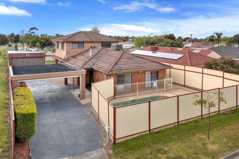 Photo - 34 Rokeby Crescent, Craigieburn VIC 3064 - Image 22