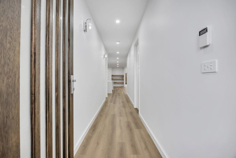 Photo - 34 Rubrum Road, Sunbury VIC 3429 - Image 2