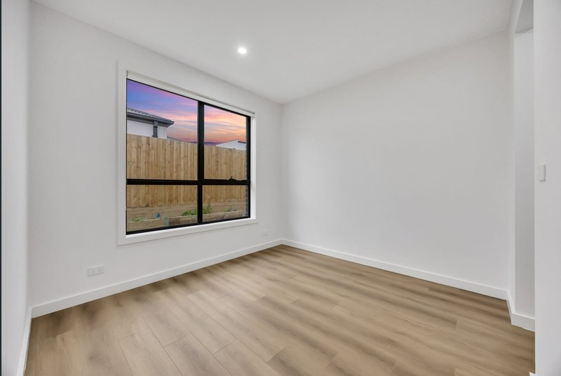 Photo - 34 Rubrum Road, Sunbury VIC 3429 - Image 15
