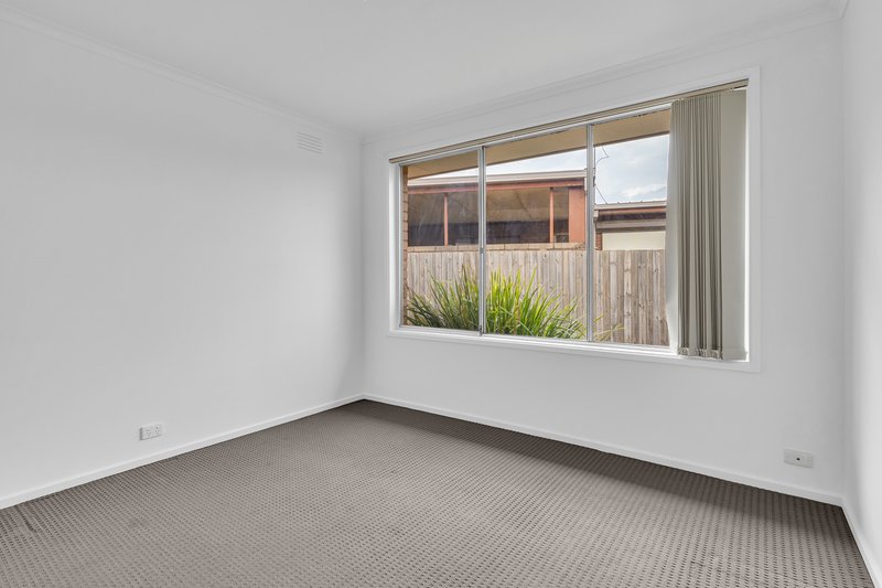 Photo - 34 Russell Street, Werribee VIC 3030 - Image 6