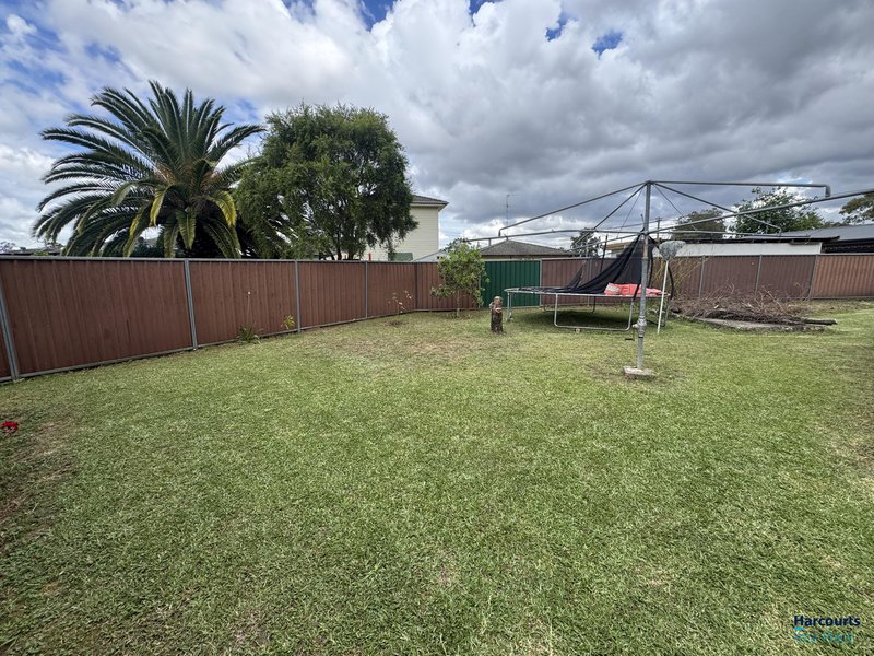 Photo - 34 Sandakan Crescent, Lethbridge Park NSW 2770 - Image 11