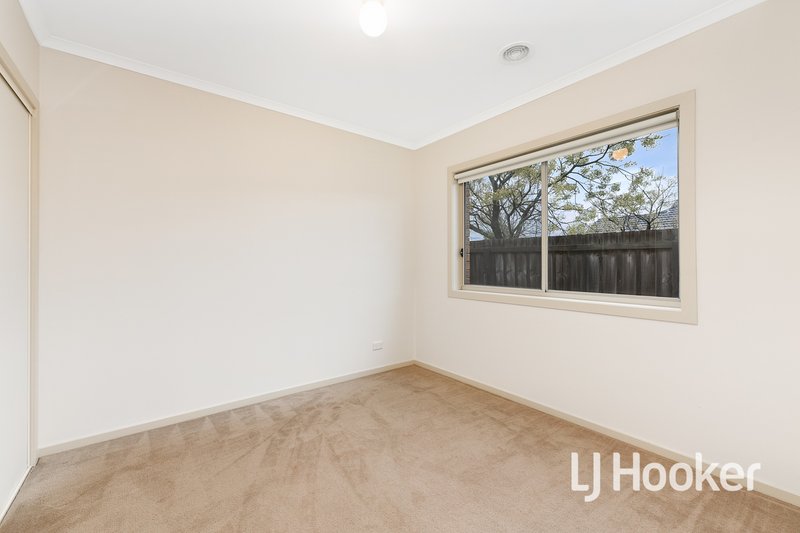 Photo - 34 Sandalwood Drive, Pakenham VIC 3810 - Image 10