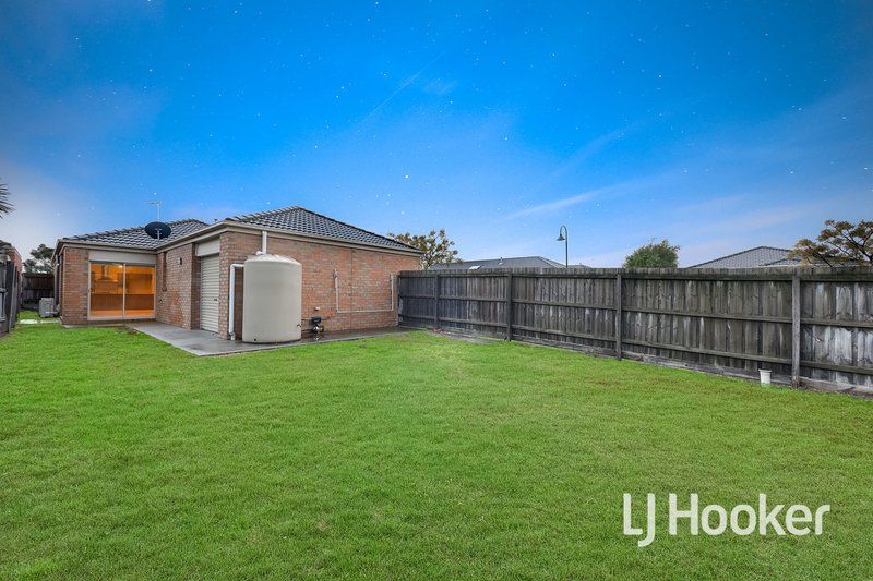 Photo - 34 Sandalwood Drive, Pakenham VIC 3810 - Image 11