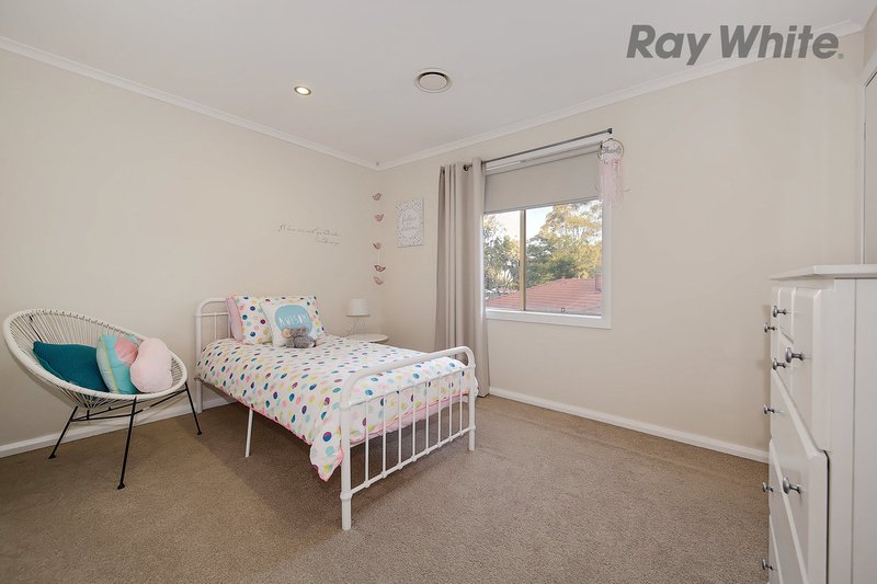 Photo - 34 Saronvale Crescent, Hillside VIC 3037 - Image 7