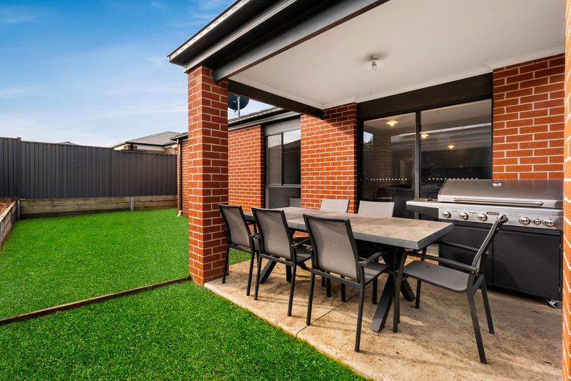 Photo - 34 Serpells Way, Cranbourne East VIC 3977 - Image 11