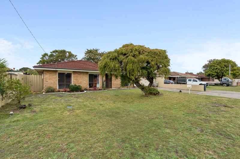 Photo - 34 Shamrock Way, Huntingdale WA 6110 - Image 2