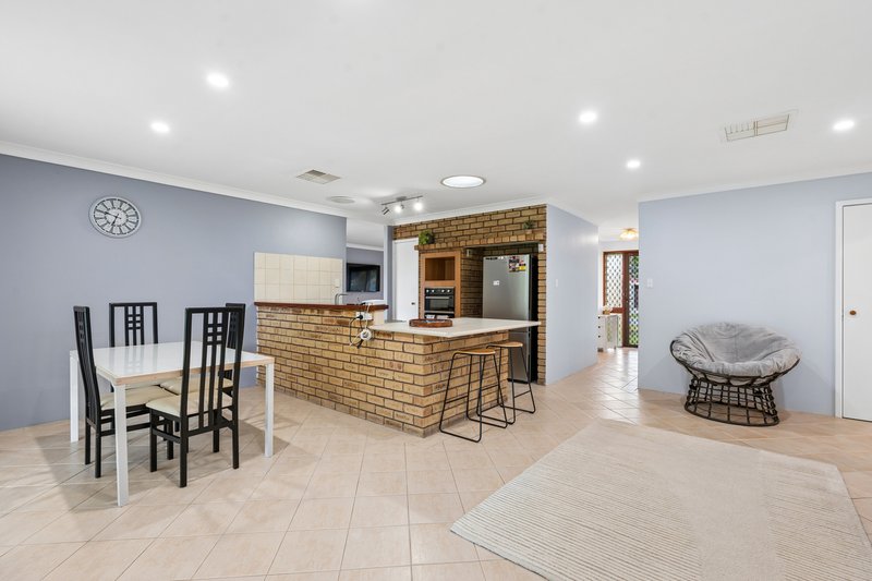 Photo - 34 Shamrock Way, Huntingdale WA 6110 - Image 16
