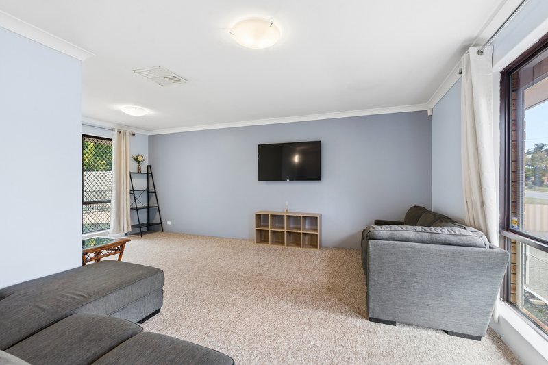 Photo - 34 Shamrock Way, Huntingdale WA 6110 - Image 21