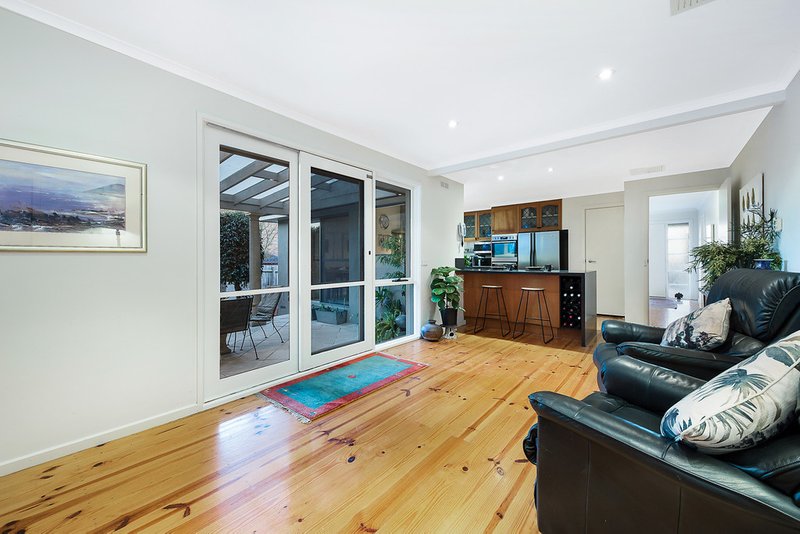 Photo - 34 Shepherd Road, Glen Waverley VIC 3150 - Image 9