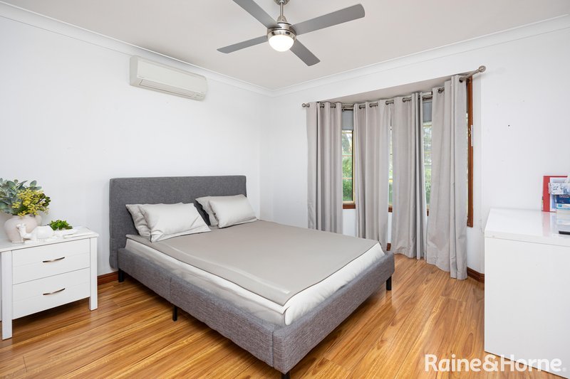 Photo - 34 Simkin Crescent, Kooringal NSW 2650 - Image 6