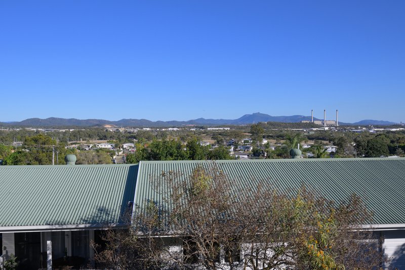 Photo - 34 Smith Street, West Gladstone QLD 4680 - Image 16