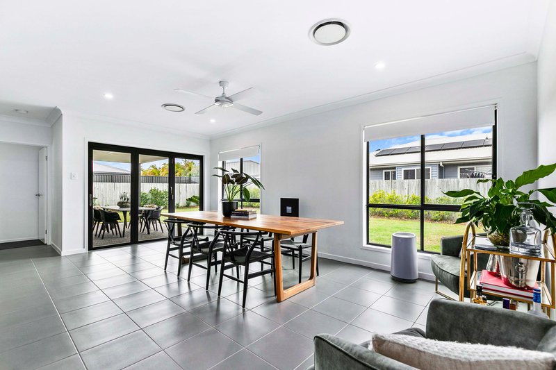 Photo - 34 Spring Way, Nikenbah QLD 4655 - Image 9