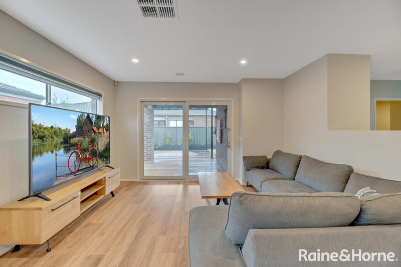 Photo - 34 Springbrook Parkway, Cobblebank VIC 3338 - Image 6