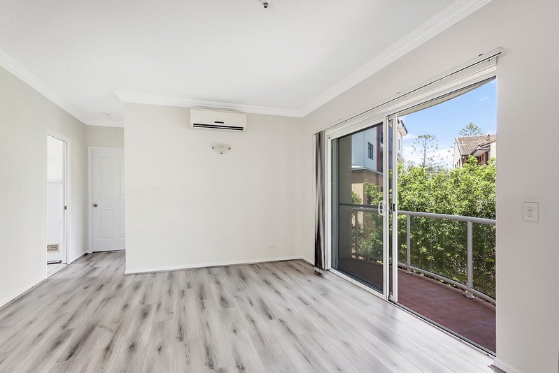 Photo - 3/4 St Kilda Avenue, Broadbeach QLD 4218 - Image 7