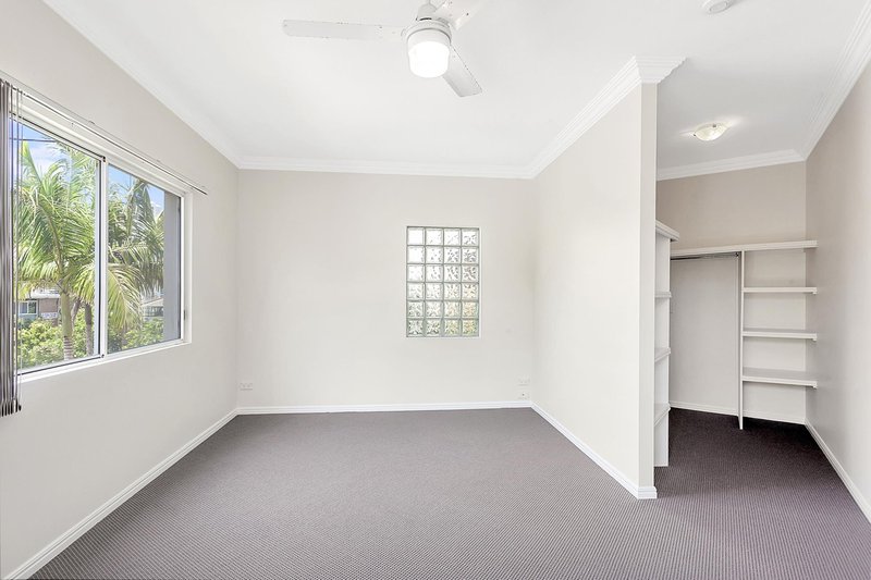 Photo - 3/4 St Kilda Avenue, Broadbeach QLD 4218 - Image 9