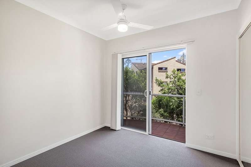 Photo - 3/4 St Kilda Avenue, Broadbeach QLD 4218 - Image 11