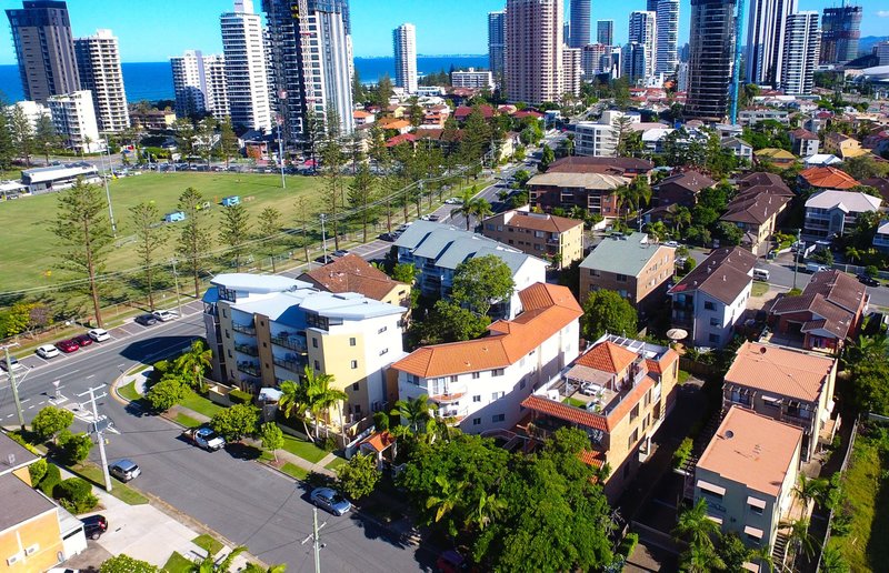 Photo - 3/4 St Kilda Avenue, Broadbeach QLD 4218 - Image 16