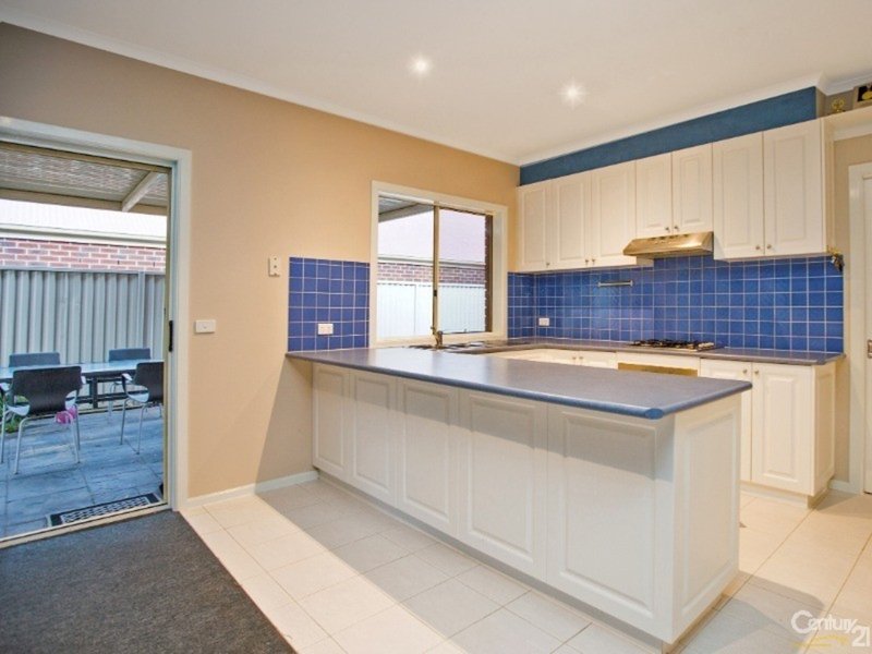 Photo - 34 St Leonard Way, Pakenham VIC 3810 - Image 3