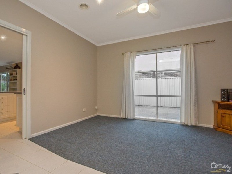 Photo - 34 St Leonard Way, Pakenham VIC 3810 - Image 10