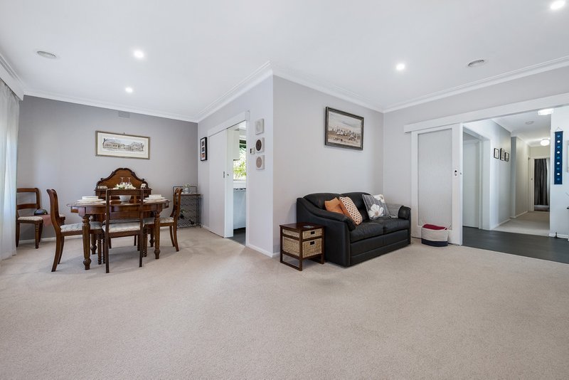 Photo - 34 Strada Crescent, Wheelers Hill VIC 3150 - Image 4