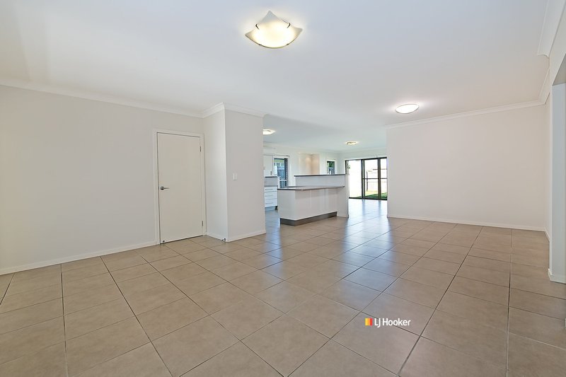 Photo - 34 Sunstone Circuit, Mango Hill QLD 4509 - Image 6