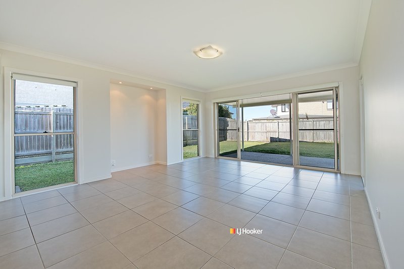 Photo - 34 Sunstone Circuit, Mango Hill QLD 4509 - Image 9