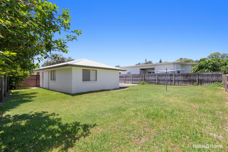 Photo - 34 Surfside Crescent, Pottsville NSW 2489 - Image 12